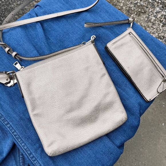 CoachβGold Pebbled Leather Crossbody & Matching Wallet, Retired Set - Picture 15 of 16